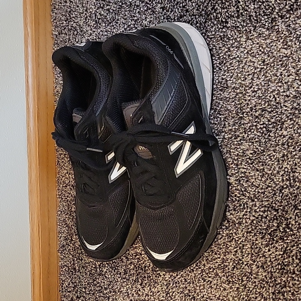 New Balance Women's 990v5 Shoe